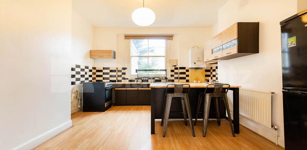 			2 Bedroom, 1 bath, 1 reception Apartment			 Sandringham Road, Dalston 